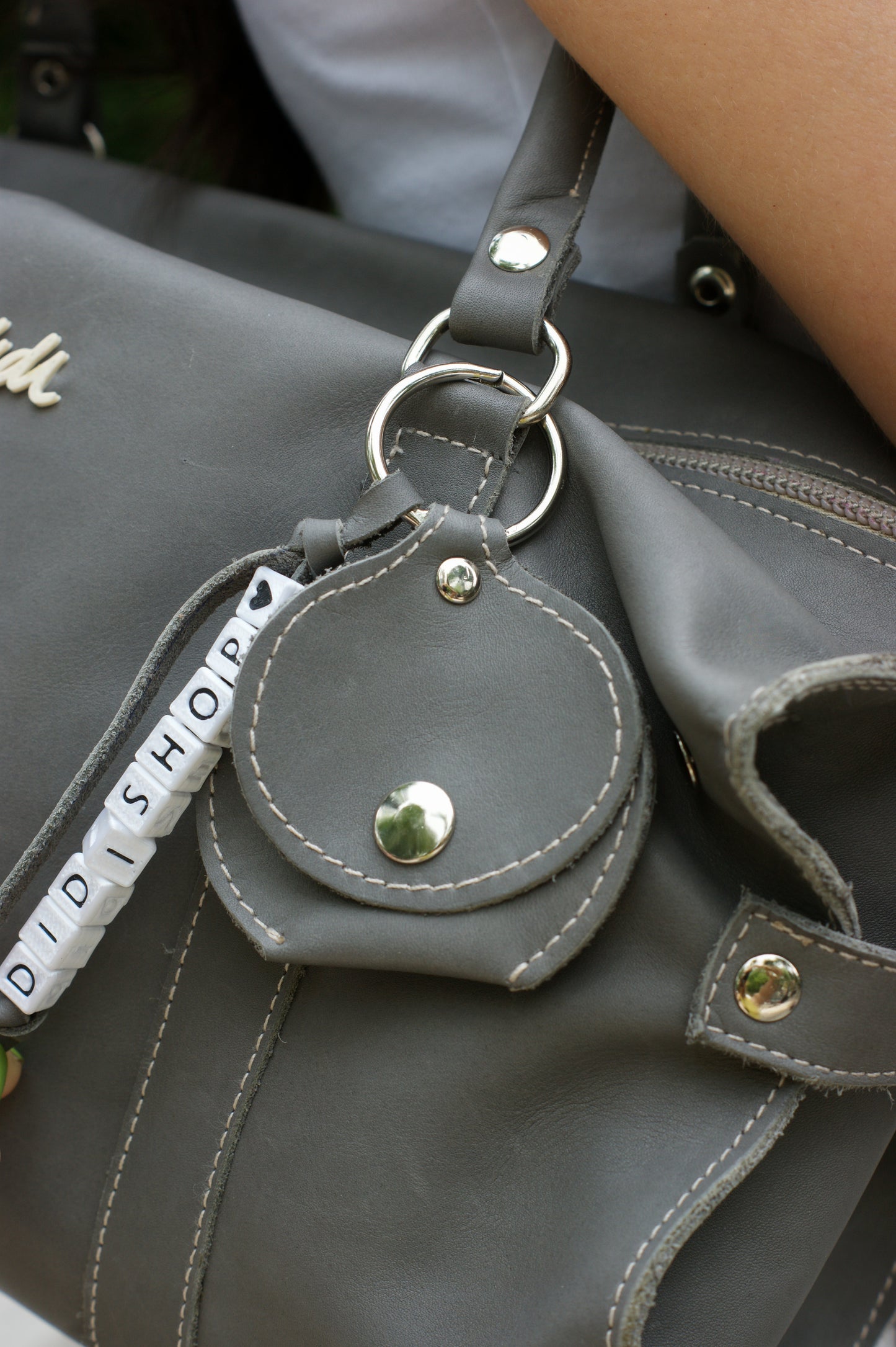 Grey Set: Bolso + Charm